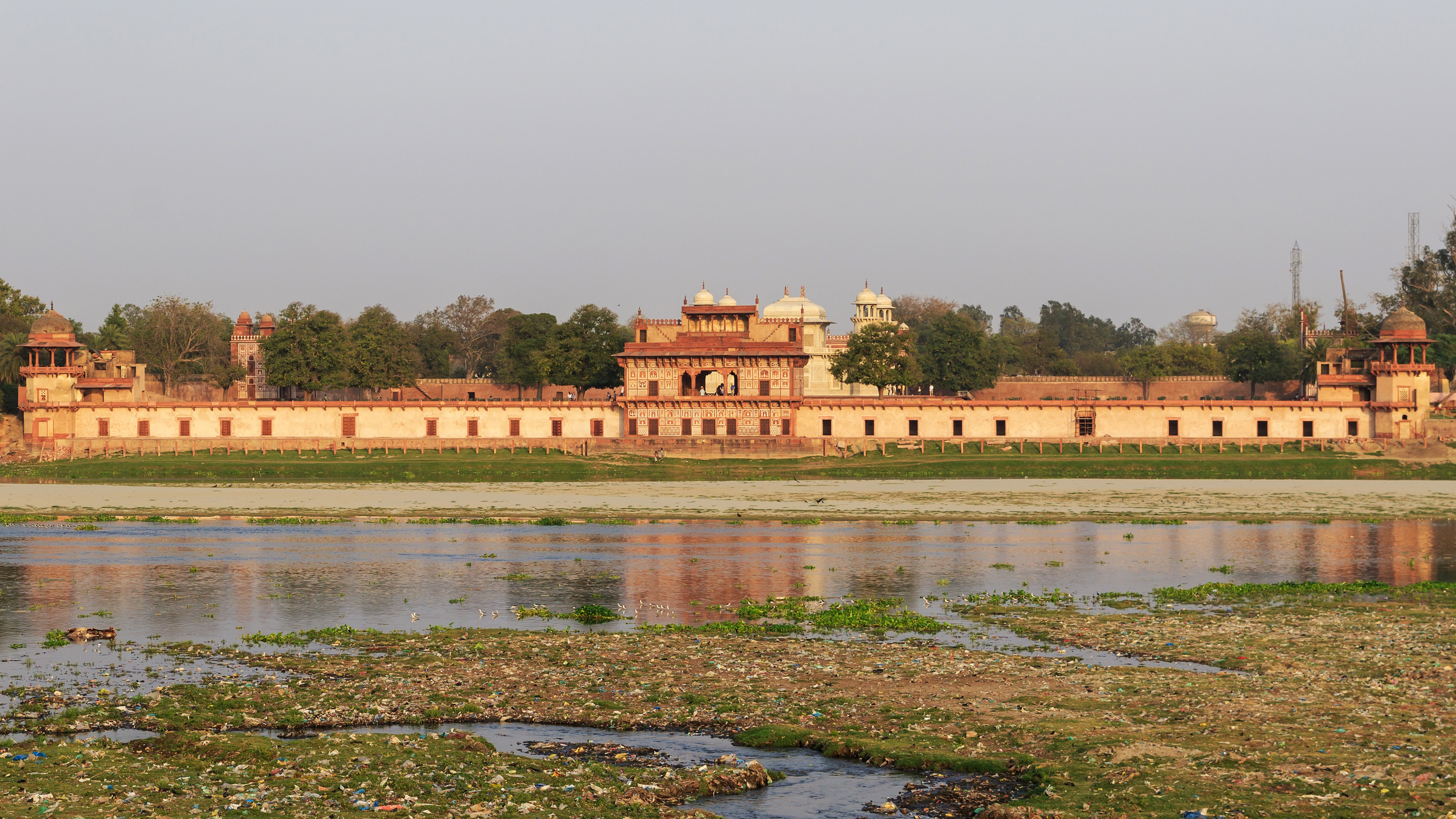 Agra 03-2016 01 Itmad-Ud-Daulah riverside