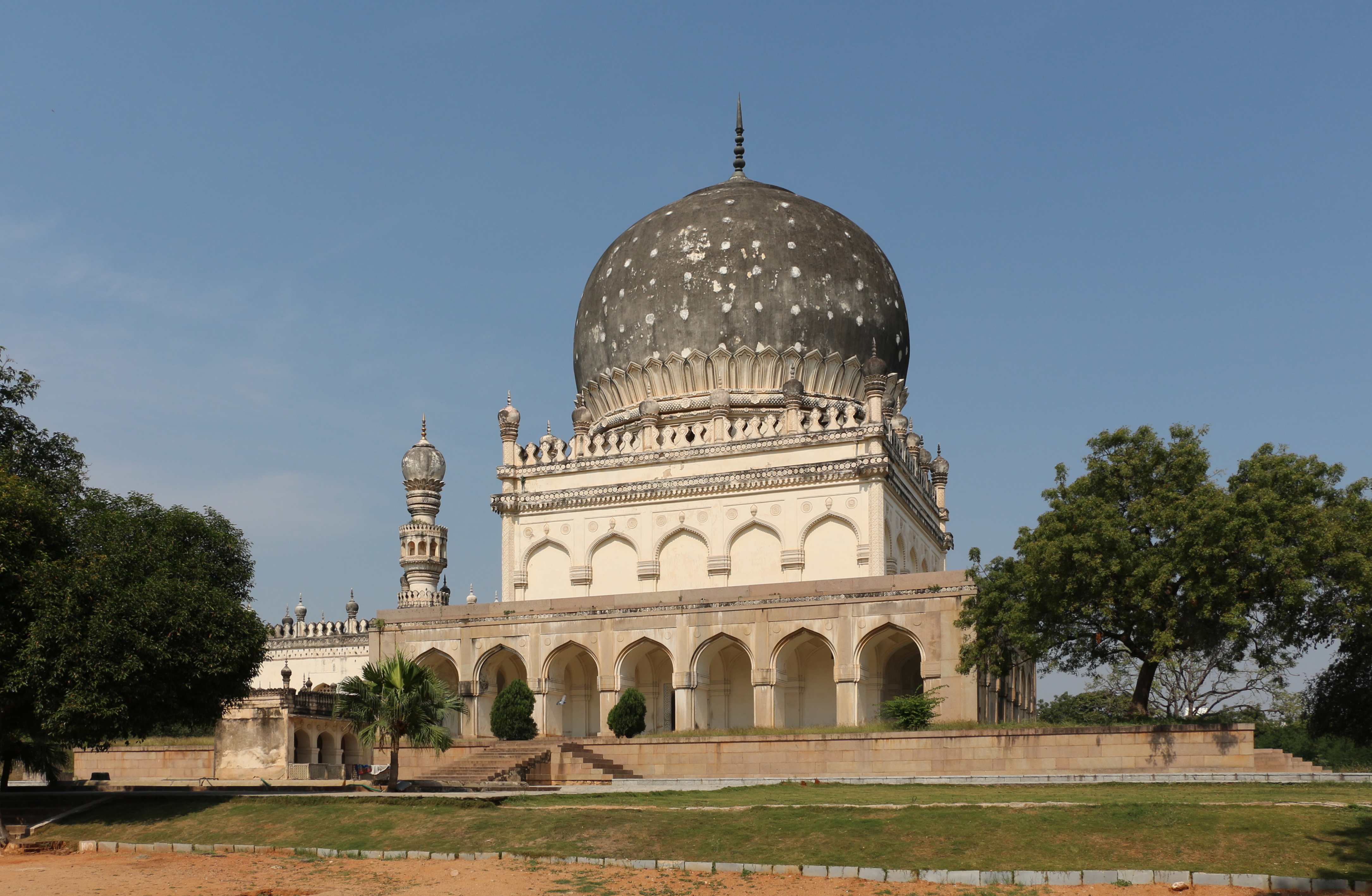 Tomb of Hayath Bakshi Begum 01