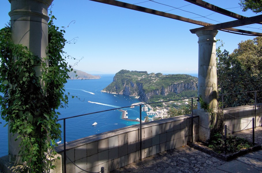Overlooking Capri harbour from the rotunda in Villa San Michele Anacapri BW 2013-05-14 13-55-21