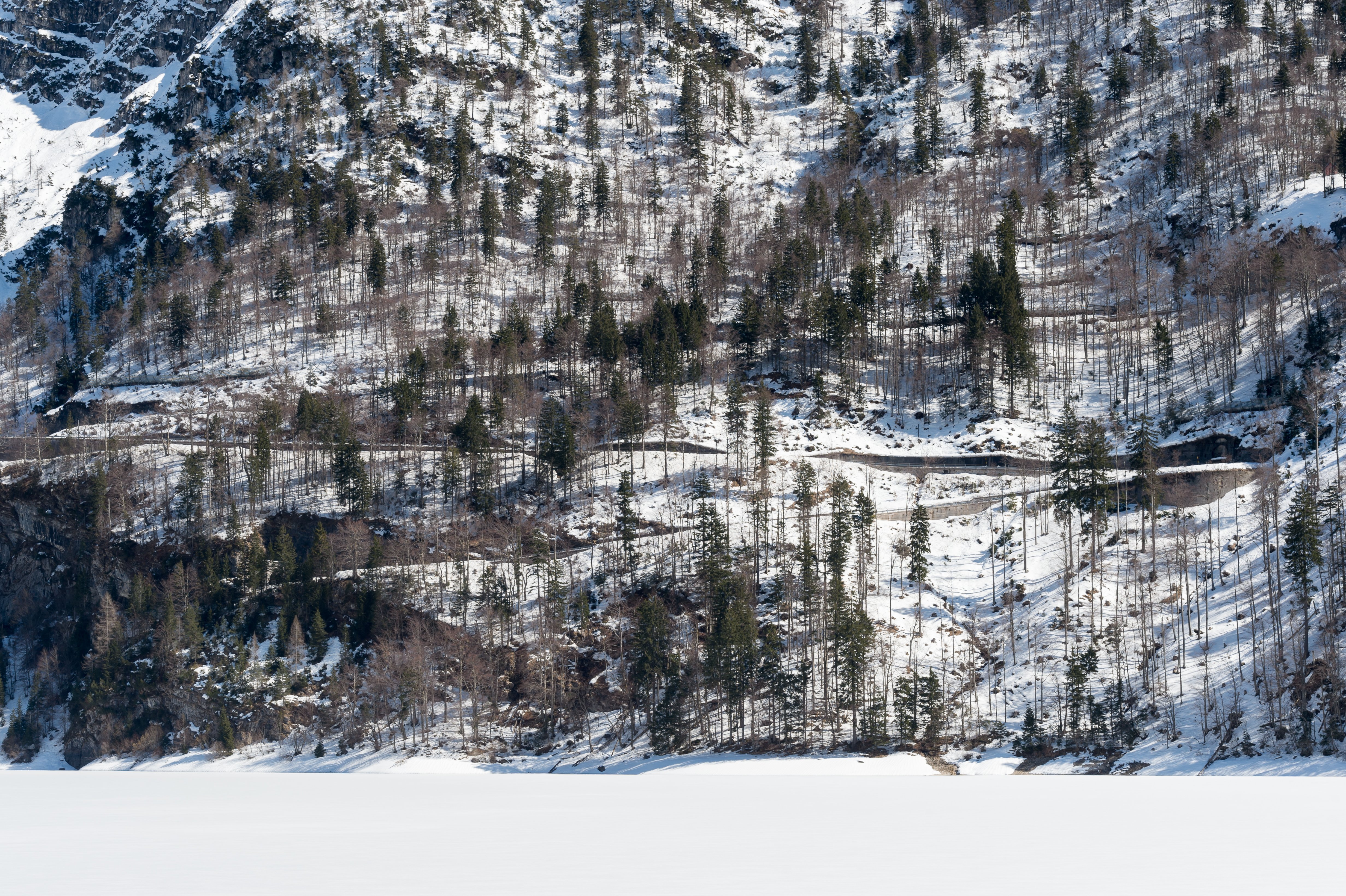 Tarvisio Lago del Predil mit Serpentinen der Passstrasse 18032016 2901