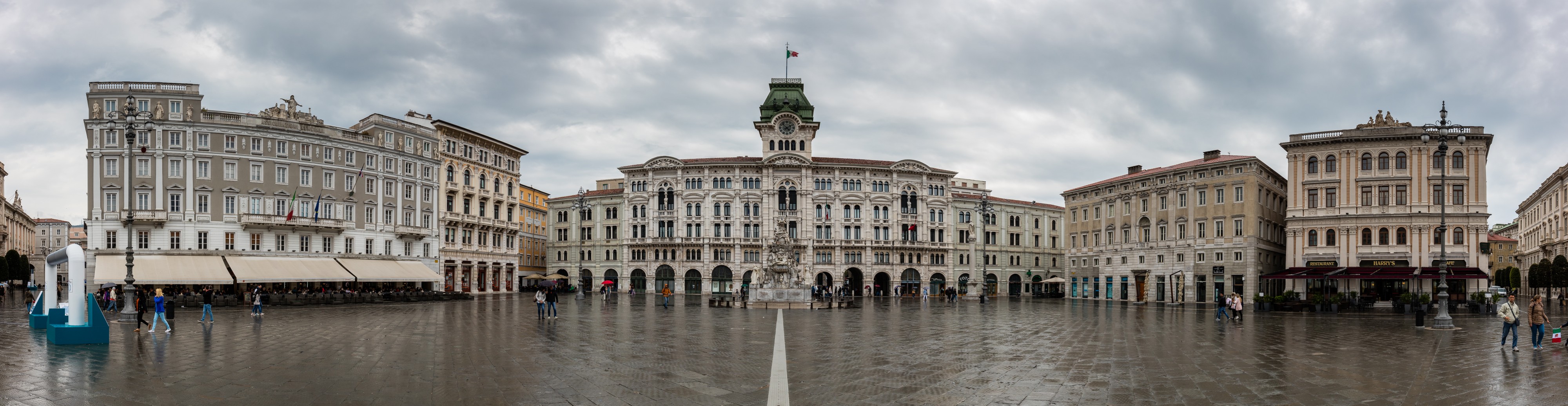 Plaza de la Unidad de Italia, Trieste, Italia, 2017-04-15, DD 11-15 HDR