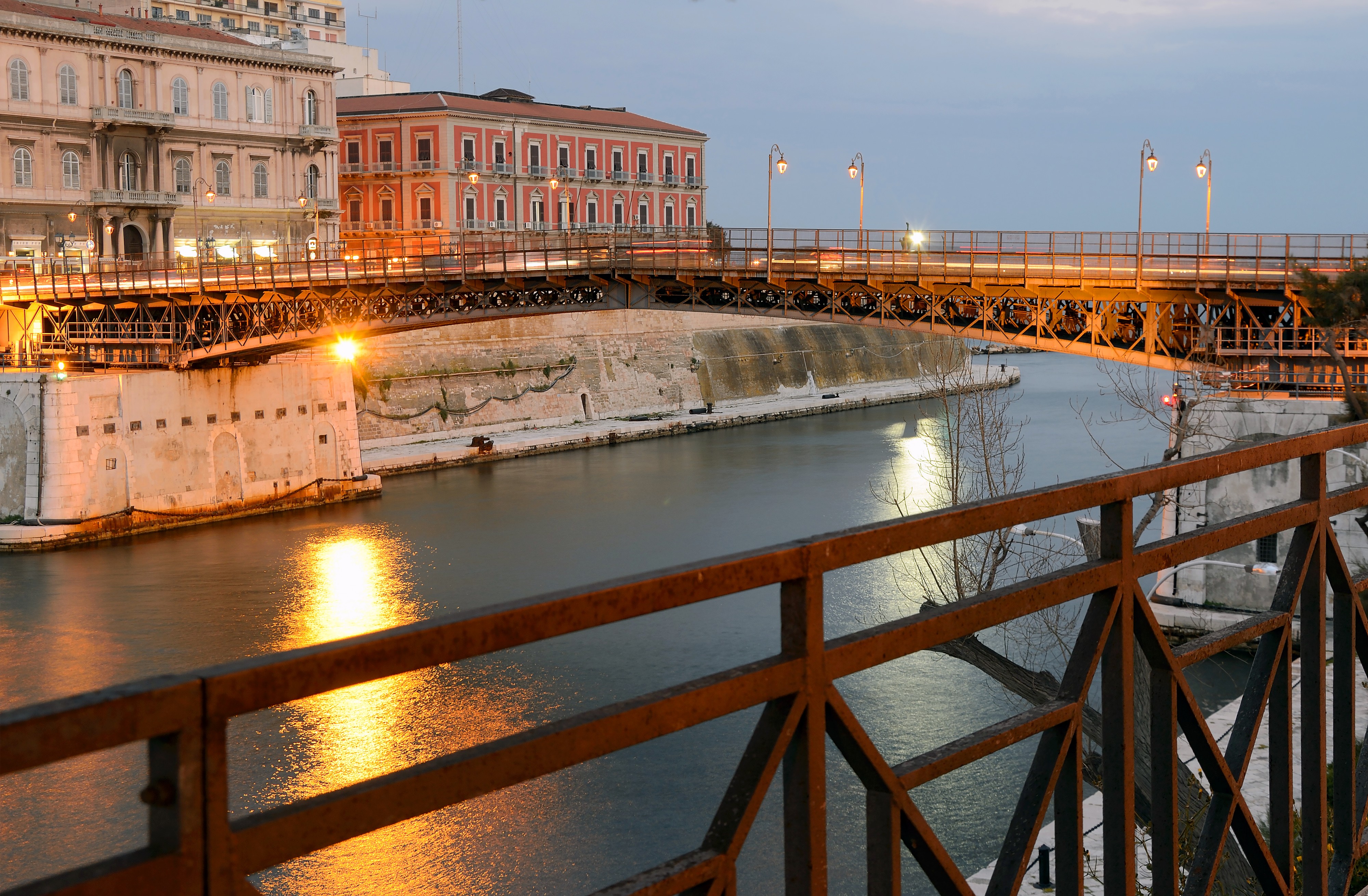 Ponte Girevole at Night
