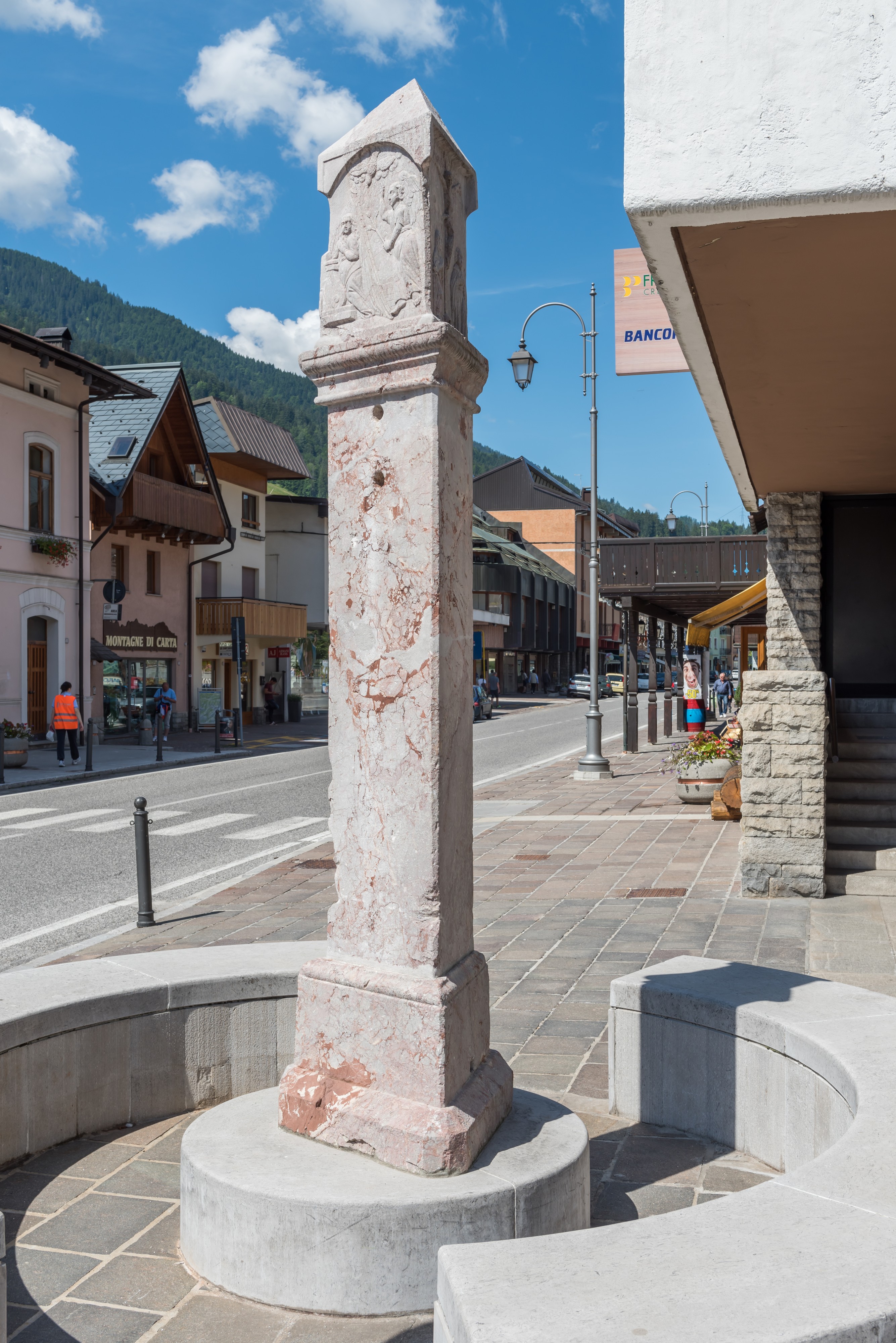 Tarvisio Via IV Novembre Colonna della Santissima Trinità 26062015 5495