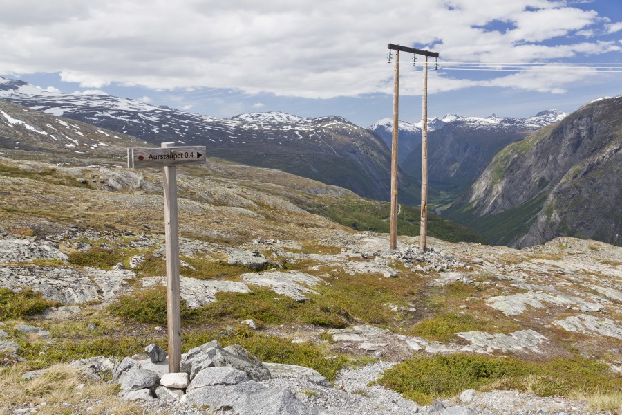 Aurstaupet signpost in Eikesdalen, 2013 June