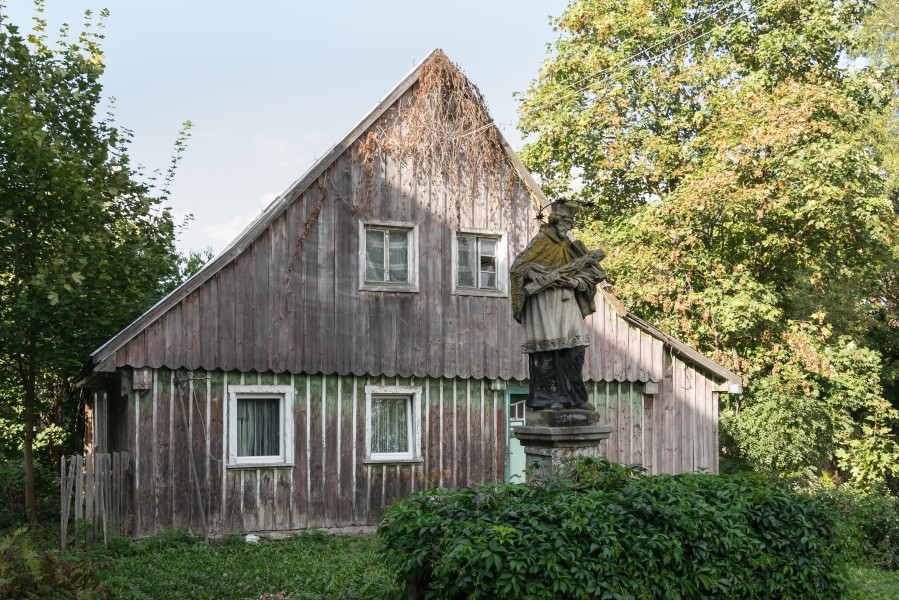 2018 Figura św. Jana Nepomucena w Starej Łomnicy 1