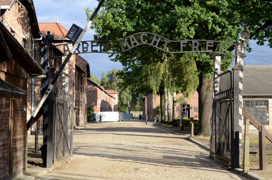 Arbeit Mach Frei gate Auschwitz 2012