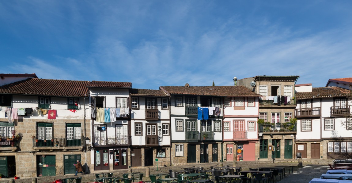 Guimaraes Portugal Praça-de-S-Tiago-01
