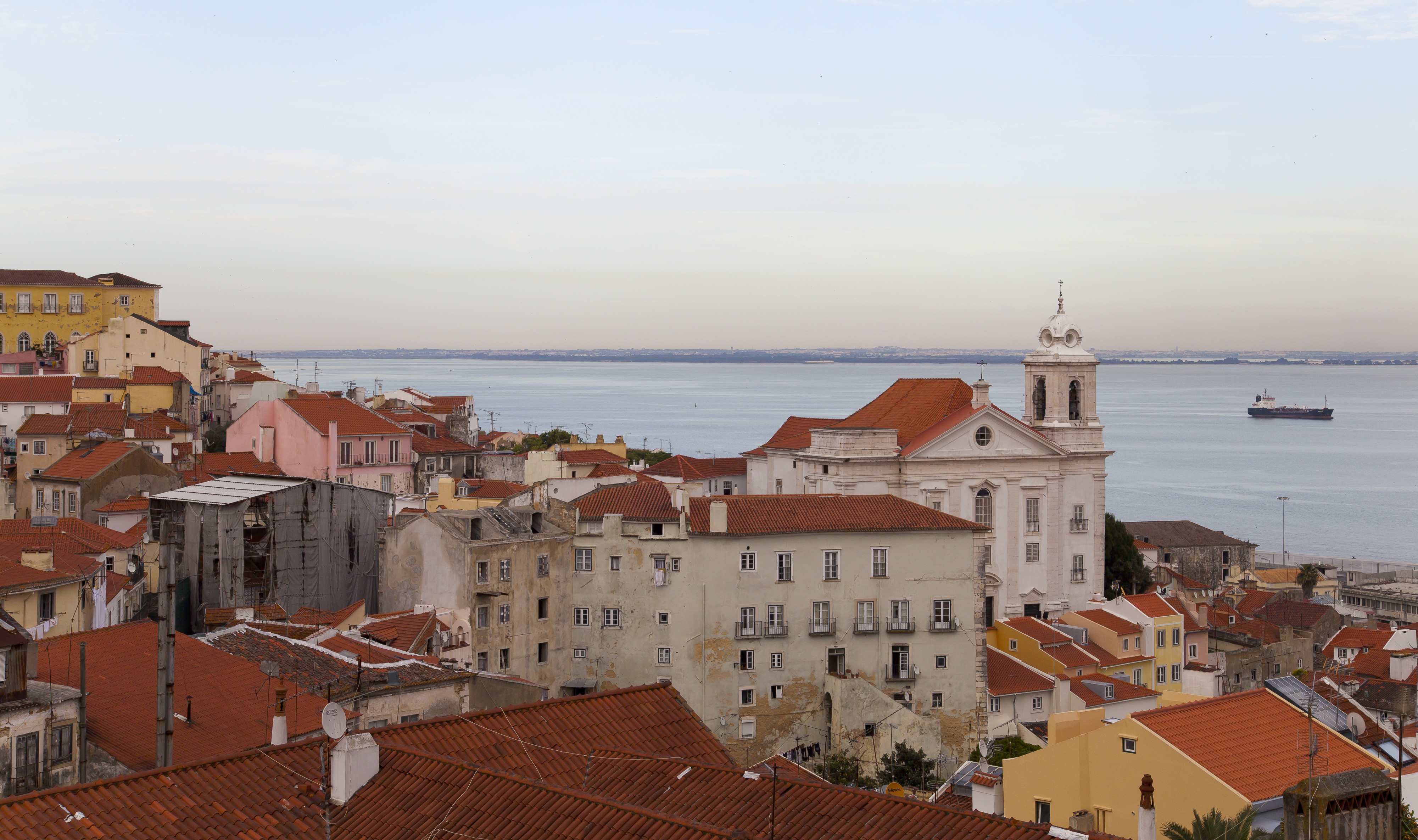 Vistas de Lisboa desde el Mirador de Santa Luzia, Portugal, 2012-05-12, DD 03