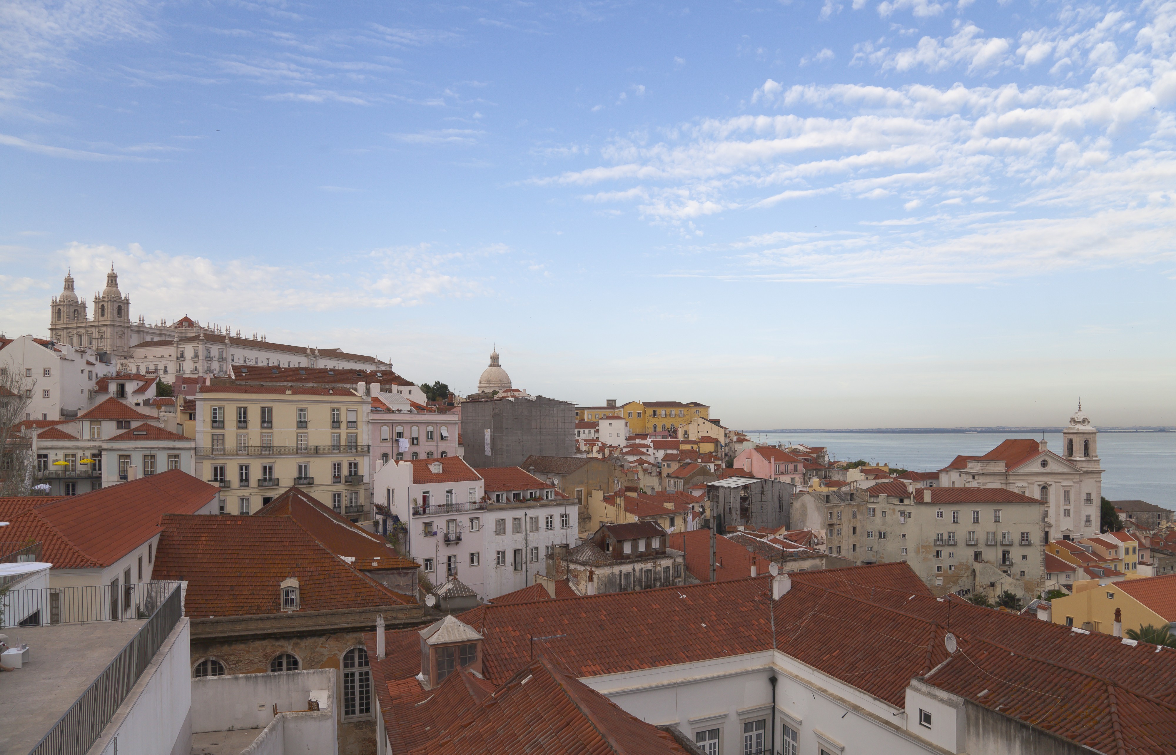 Vistas de Lisboa desde el Mirador de Santa Luzia, Portugal, 2012-05-12, DD 06