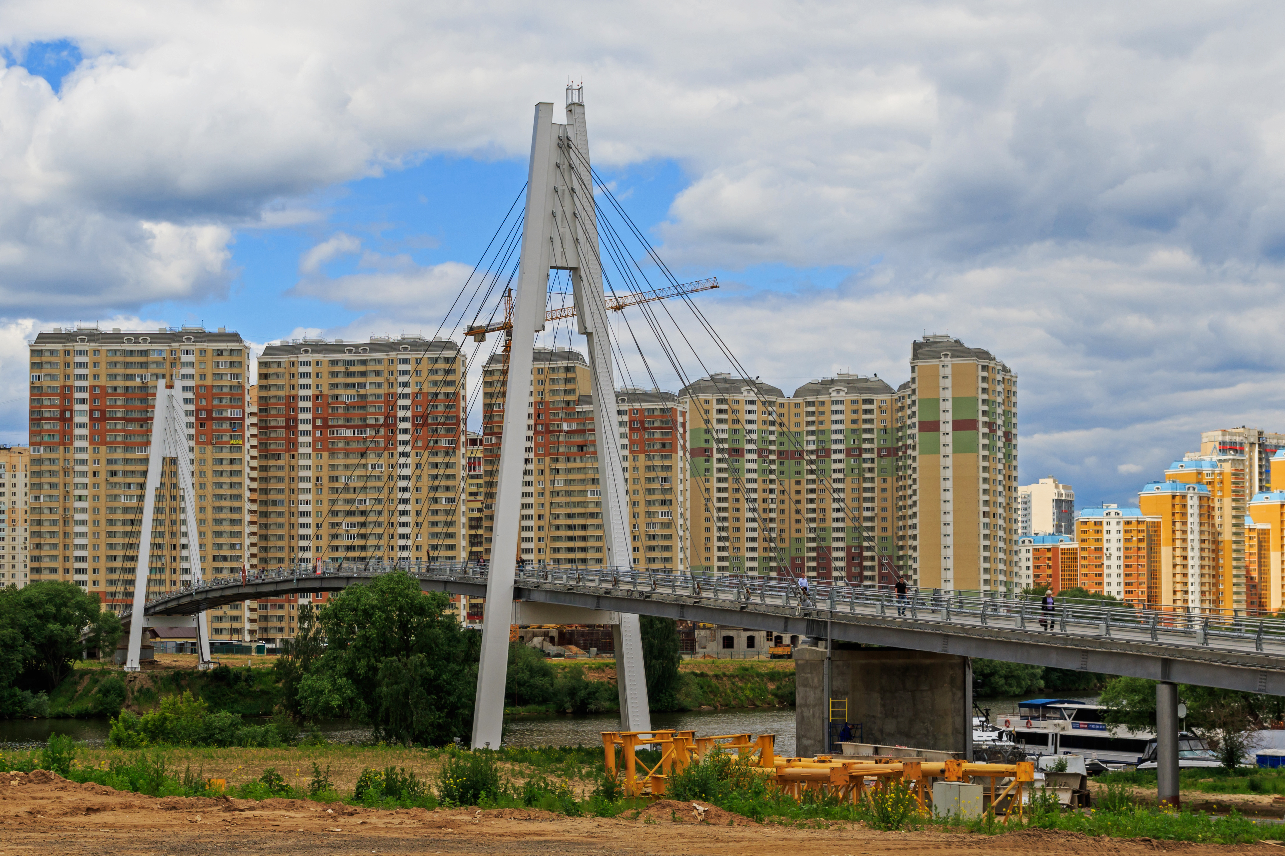 Krasnogorsk near Myakinino - footbridge over Moskva 06-2015