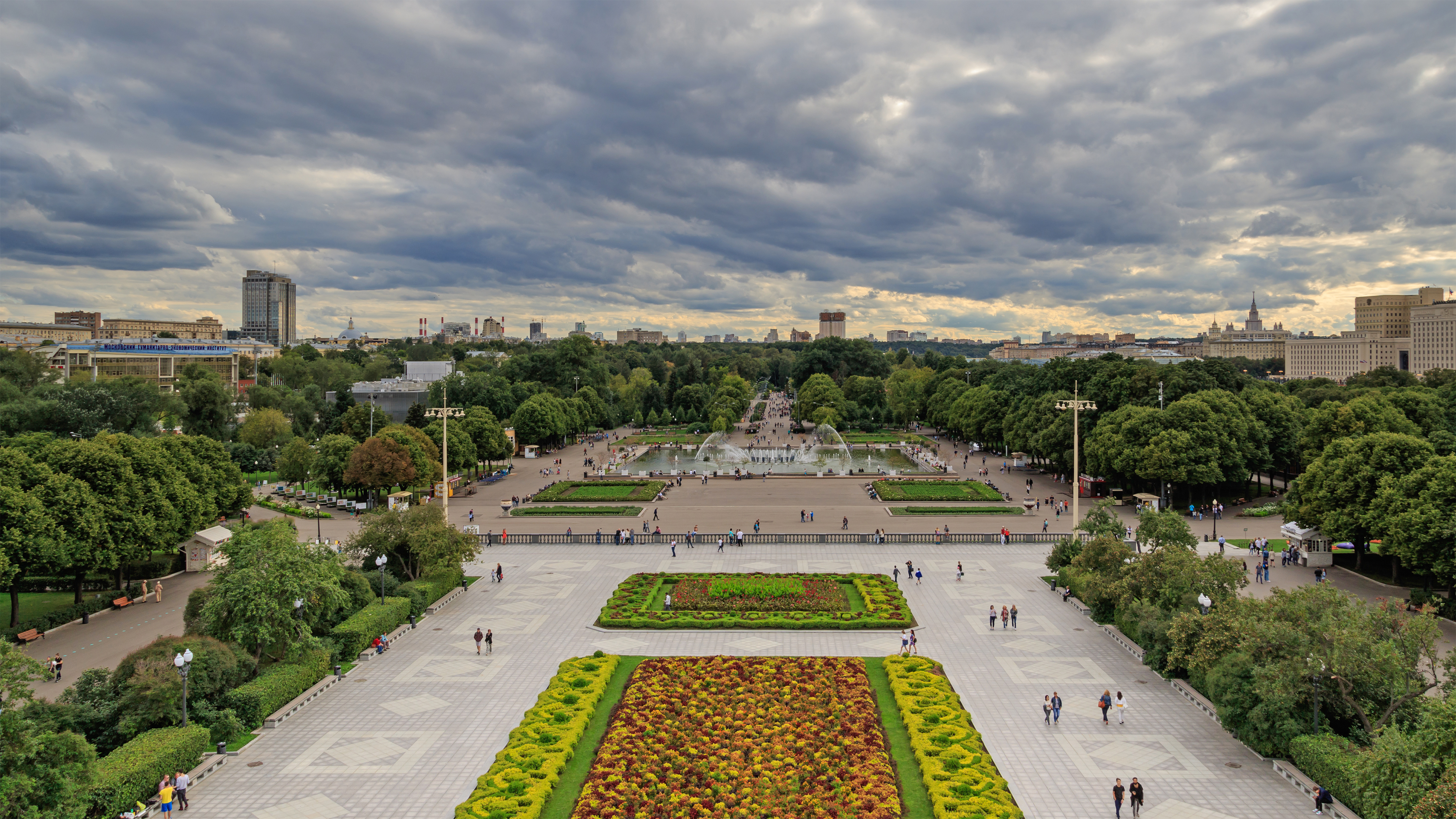 Moscow Gorky Park colonnades viewpoint 08-2016 img1