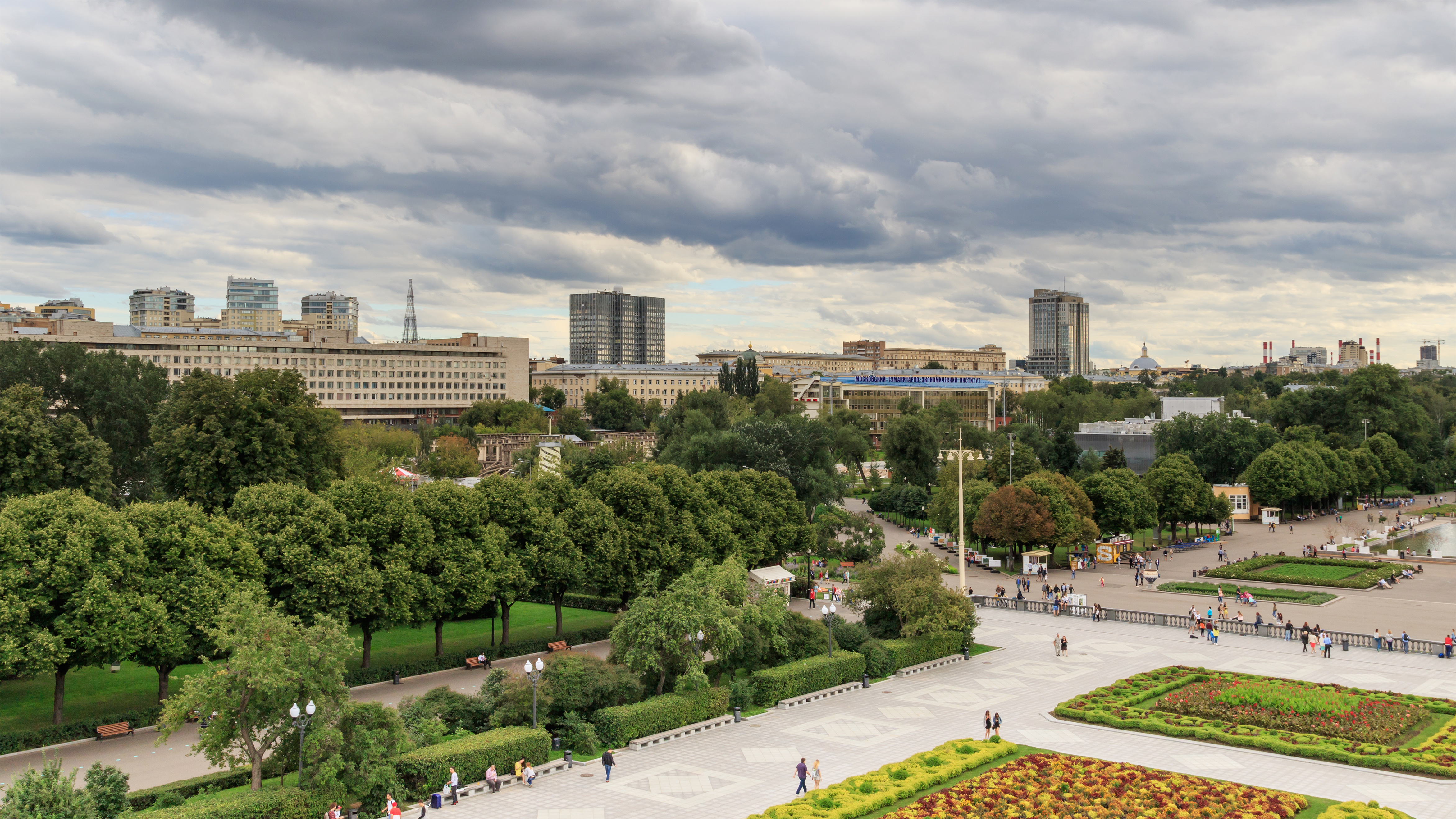 Moscow Gorky Park colonnades viewpoint 08-2016 img4