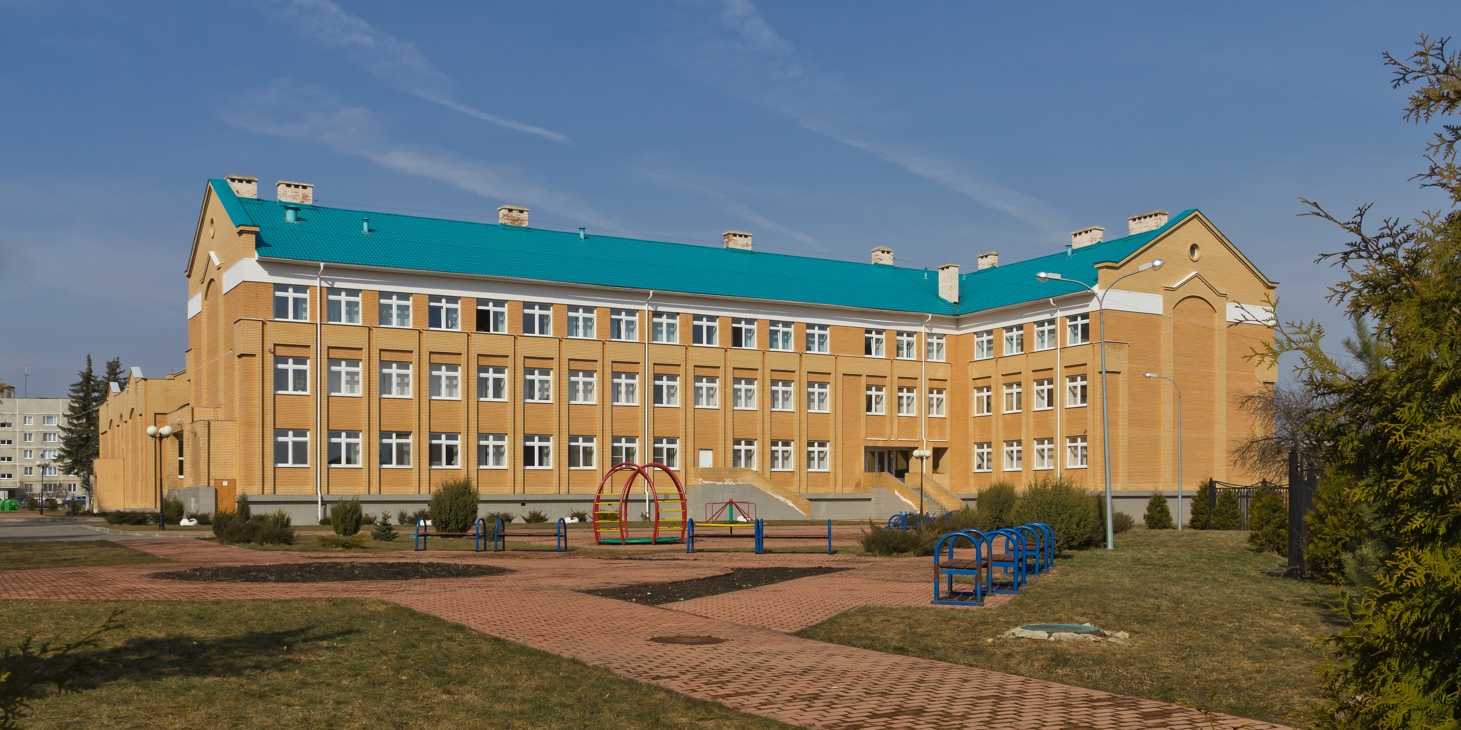 Serebryanye Prudy (MosOblast) 03-2014 img04-school