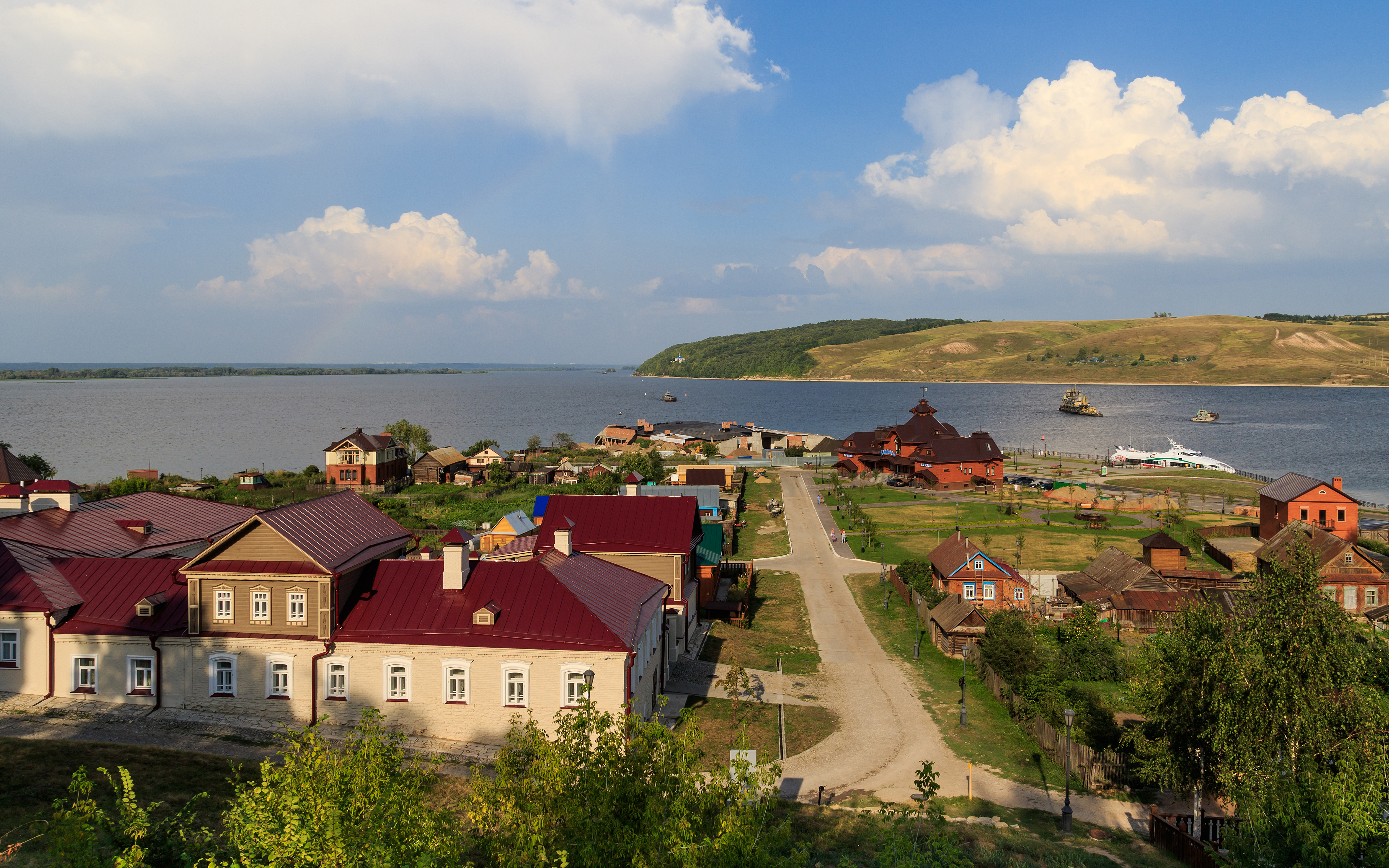 Sviyazhsk Rozhdestvenskaya Street and pier 08-2016 img1