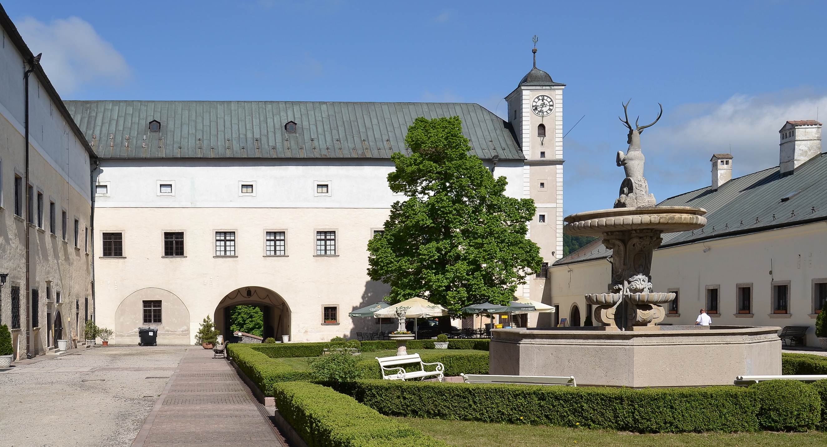 Červený Kameň (Bibersburg, Vöröskő) - courtyard