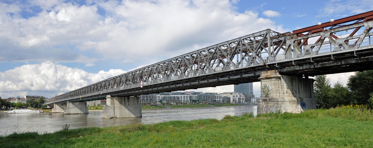 Bratislava Stary Most R03