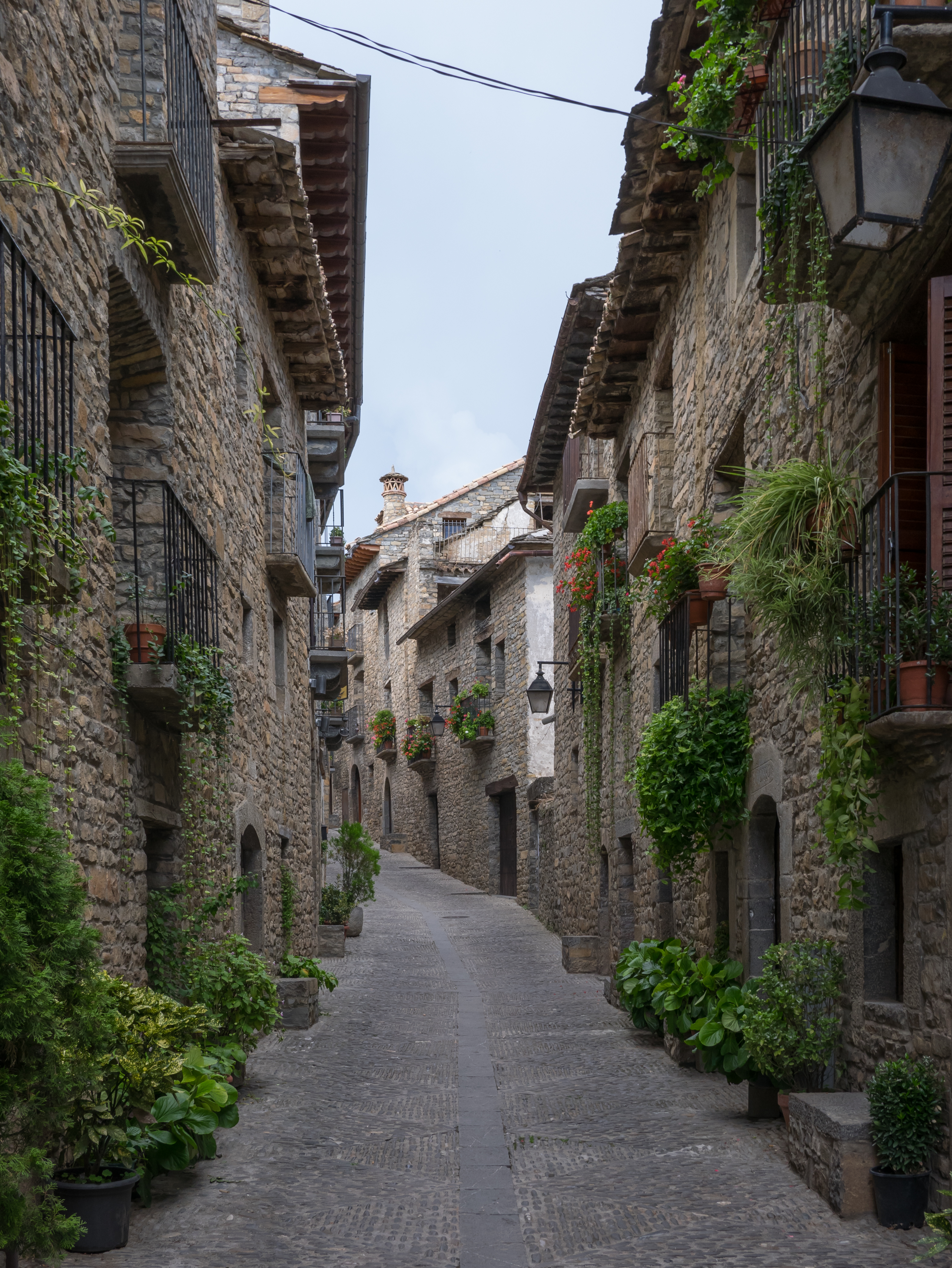 Aínsa - Casco Antiguo - Calle Santa Cruz 02