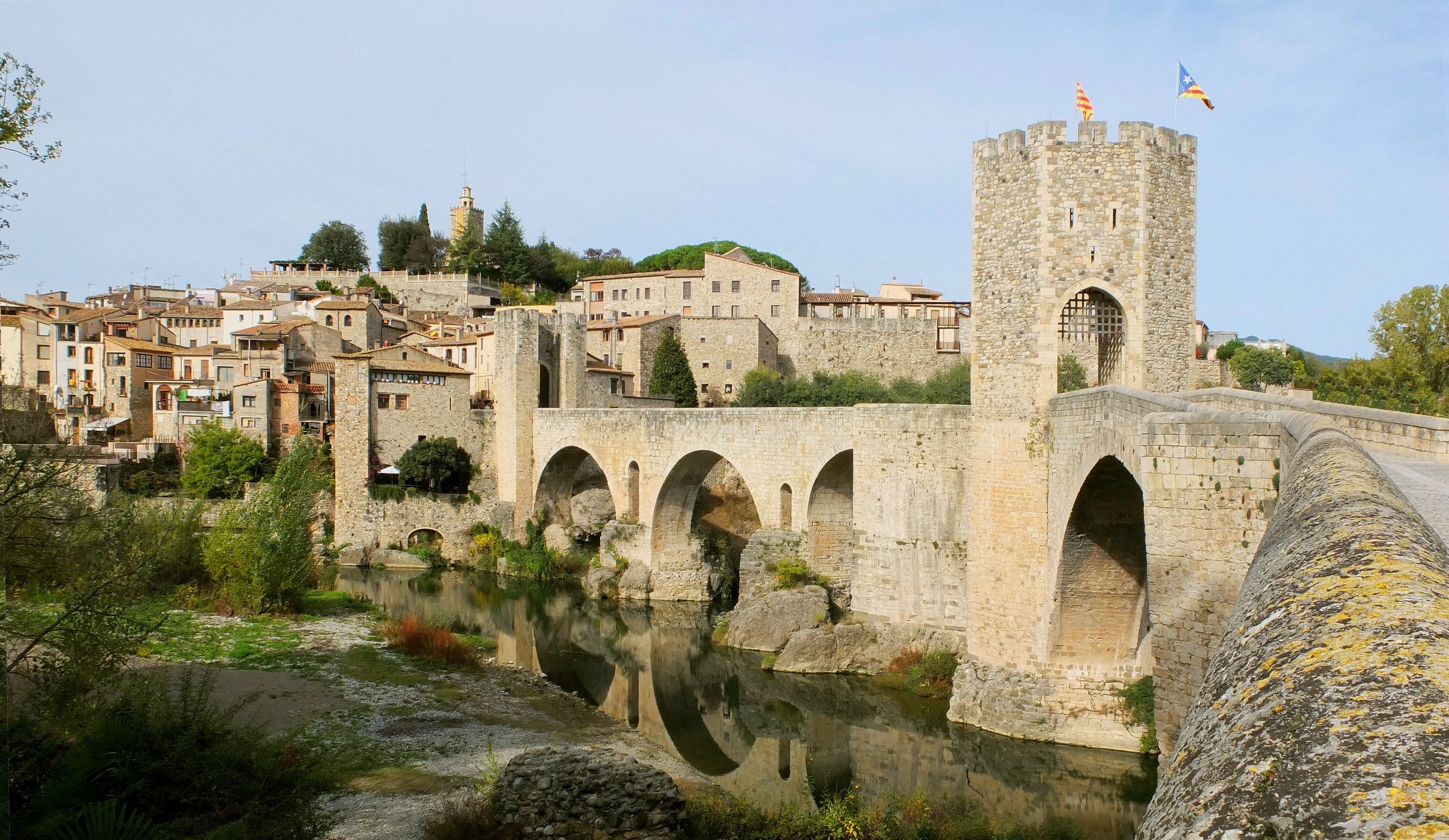 Besalu fortified bridge