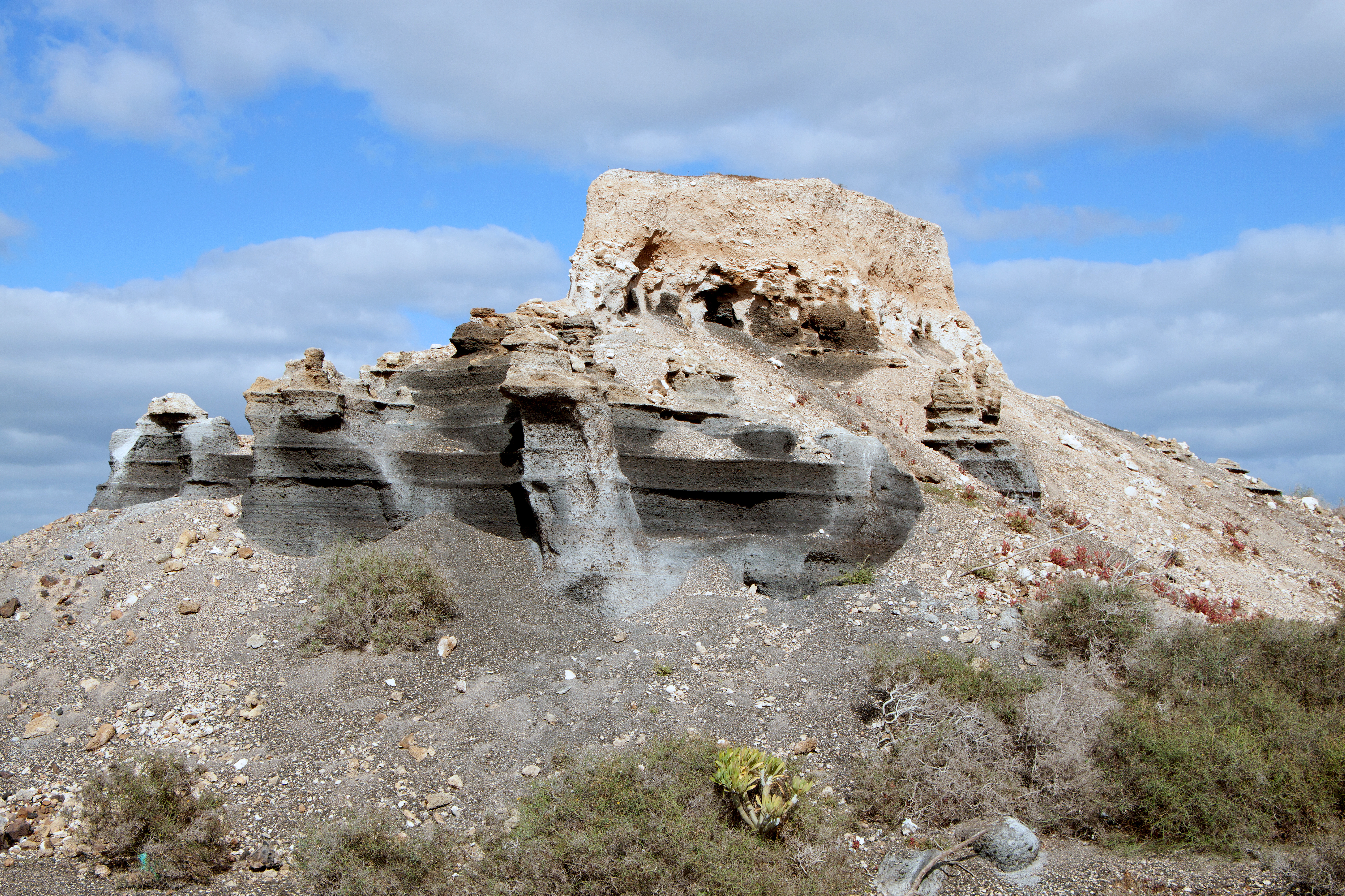 Erosion of tephra layers - Lanzarote 02