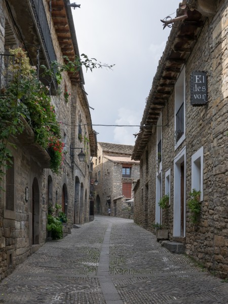 Aínsa - Casco Antiguo - Calle Mayor 01