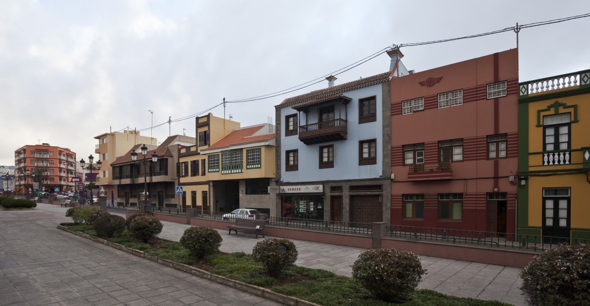 Avenida de Calvo Sotelo, San Cristóbal de La Laguna, Tenerife, España, 2012-12-15, DD 01