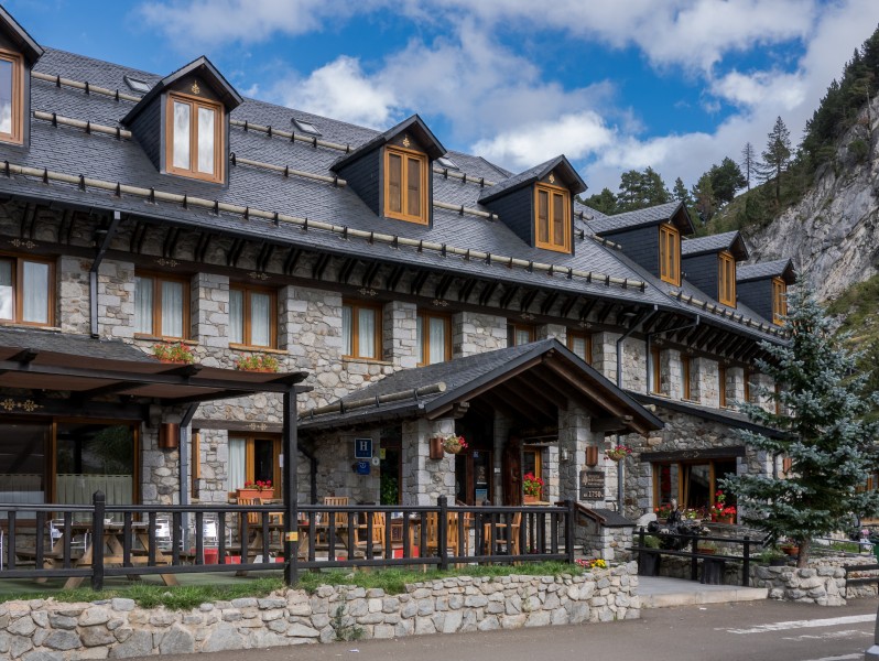 Benasque - Llanos del Hospital - Hotel 01