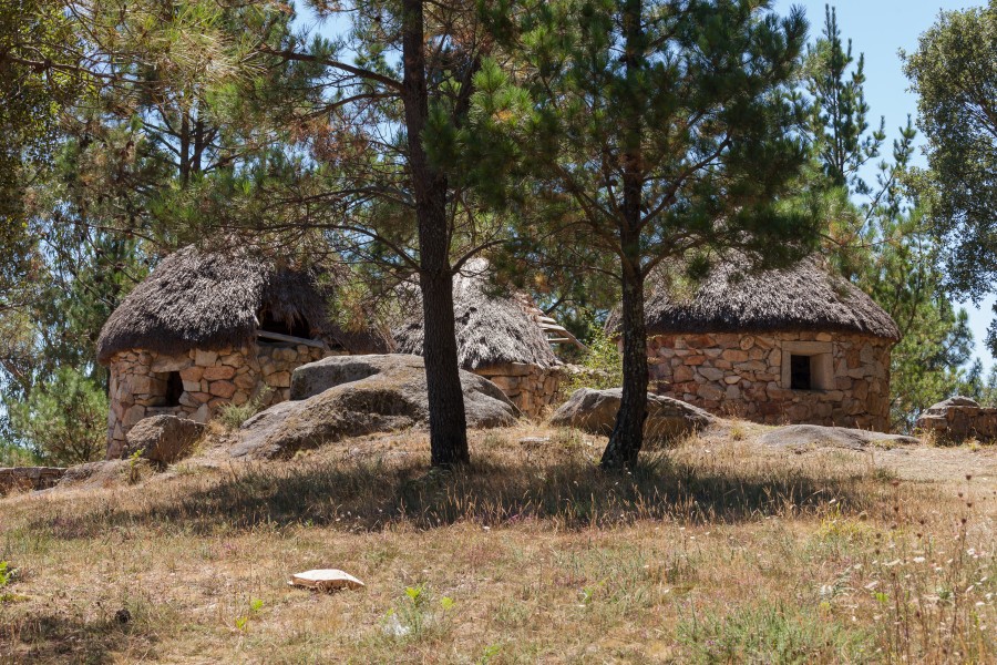 Casas castrexas. Área recreativa de San Roque. Ribeira. Galiza
