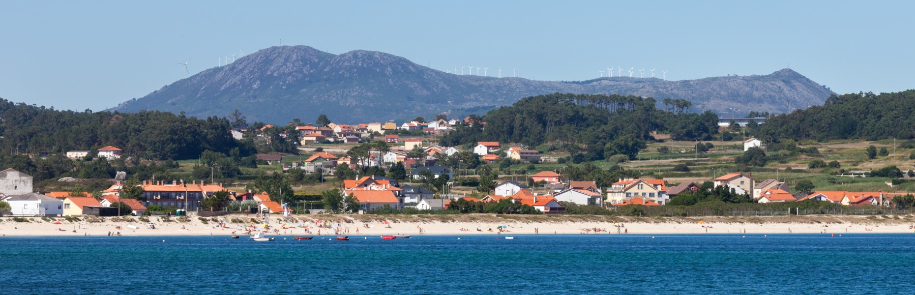 Castiñeiras e a praia do Castro. Ribeira. Galiza R44
