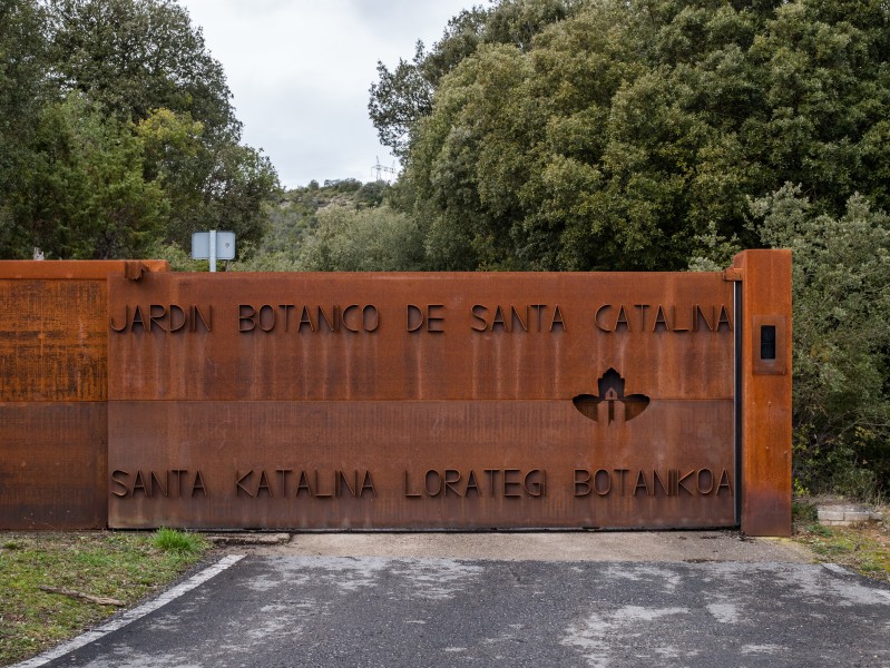 Trespuentes - Jardin Botánico Santa Catalina acceso -BT- 01