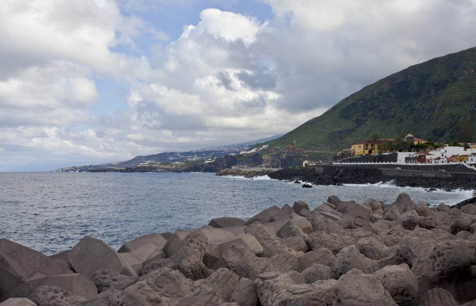 Vista de Garachico, Tenerife, España, 2012-12-13, DD 02
