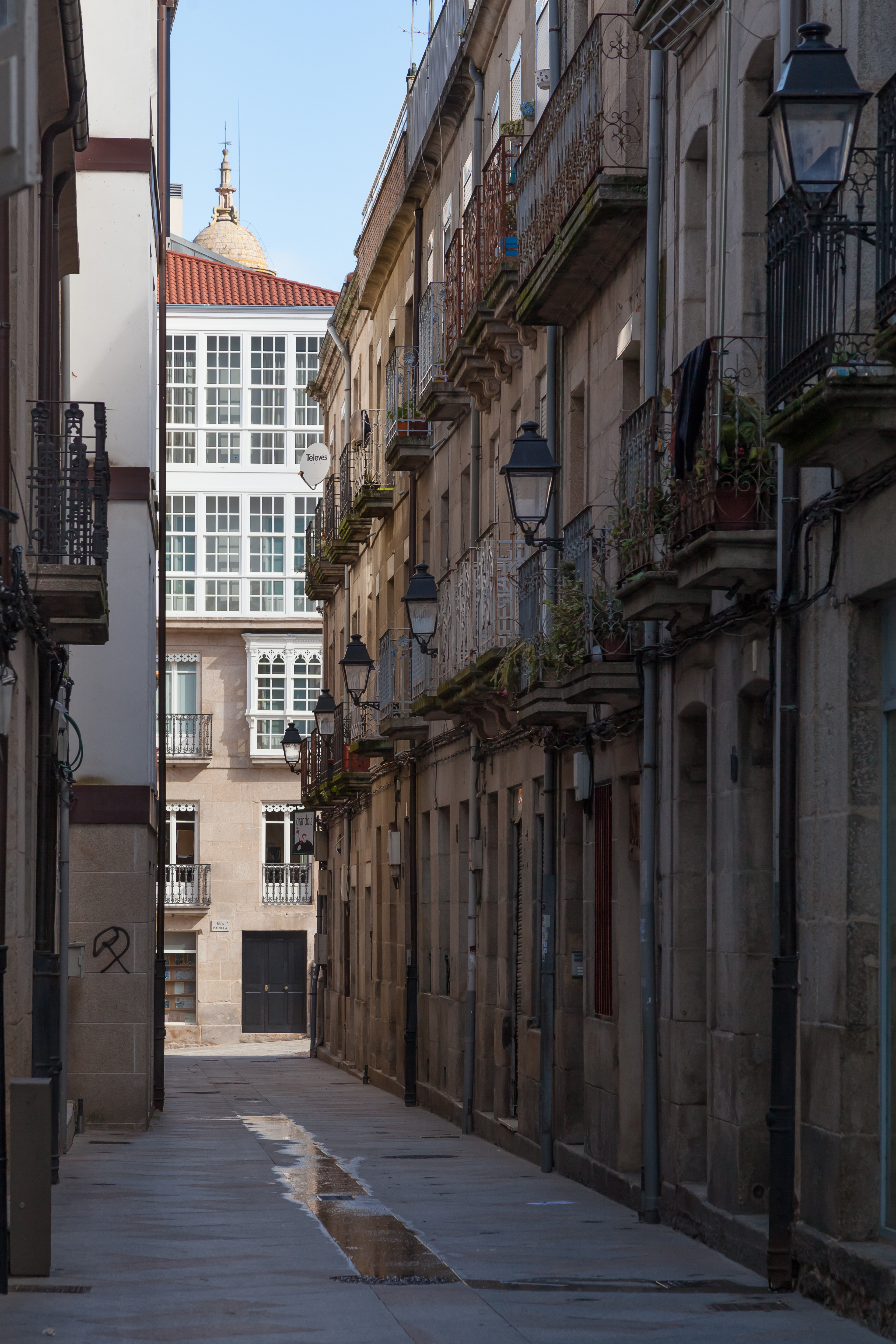 Rúa na zona vella de Ourense. Galiza. Eue 3