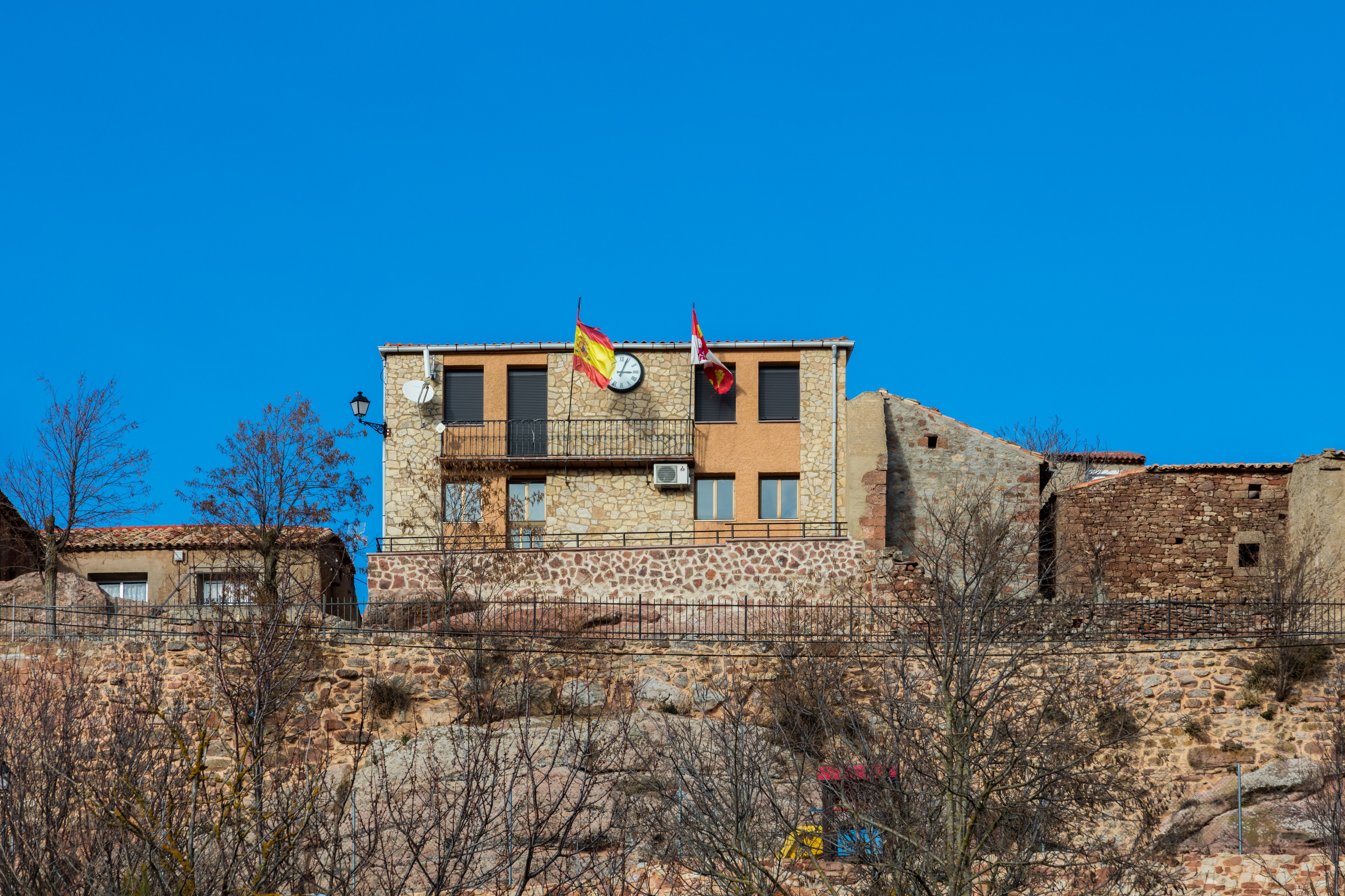 Ayuntamiento, Alcubilla de las Peñas, Soria, España, 2015-12-29, DD 82