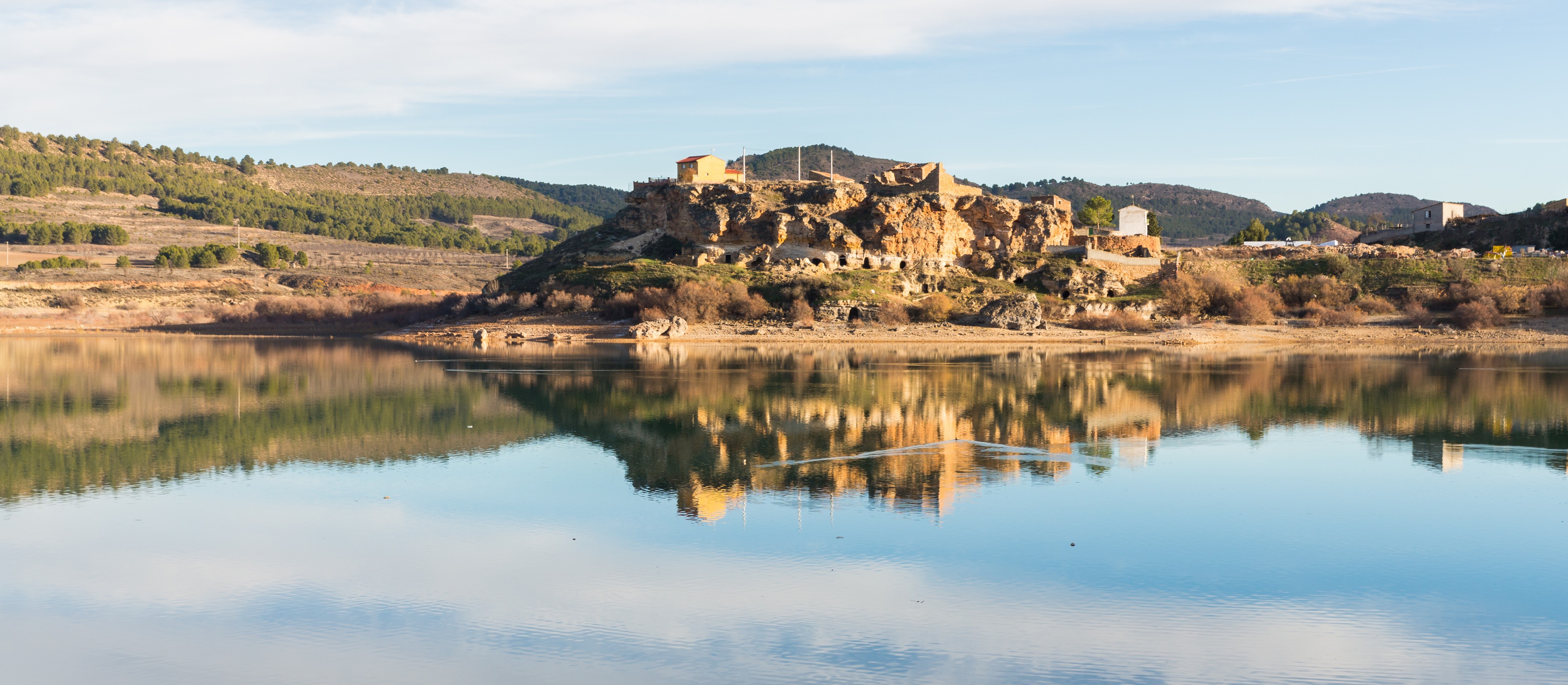 Vista de Nuévalos, Zaragoza, España, 2015-01-08, DD 09