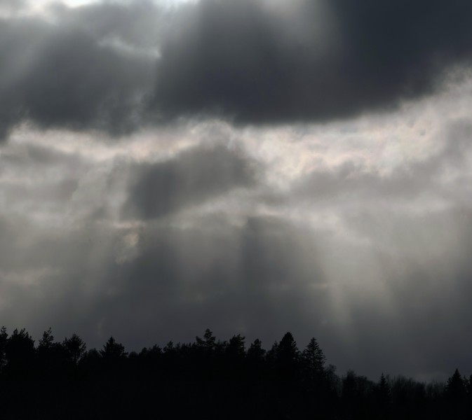 Crepuscular rays during snowfall 10