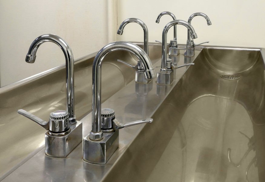 Sink and taps in the men's locker room 4
