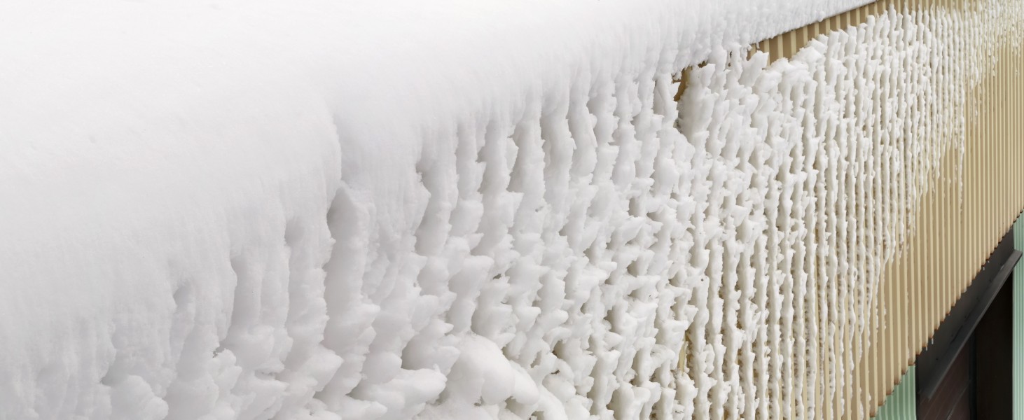 Snow sticking on corrugated wall