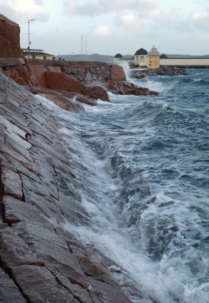 Waves in front of Kallbadhuset Lysekil