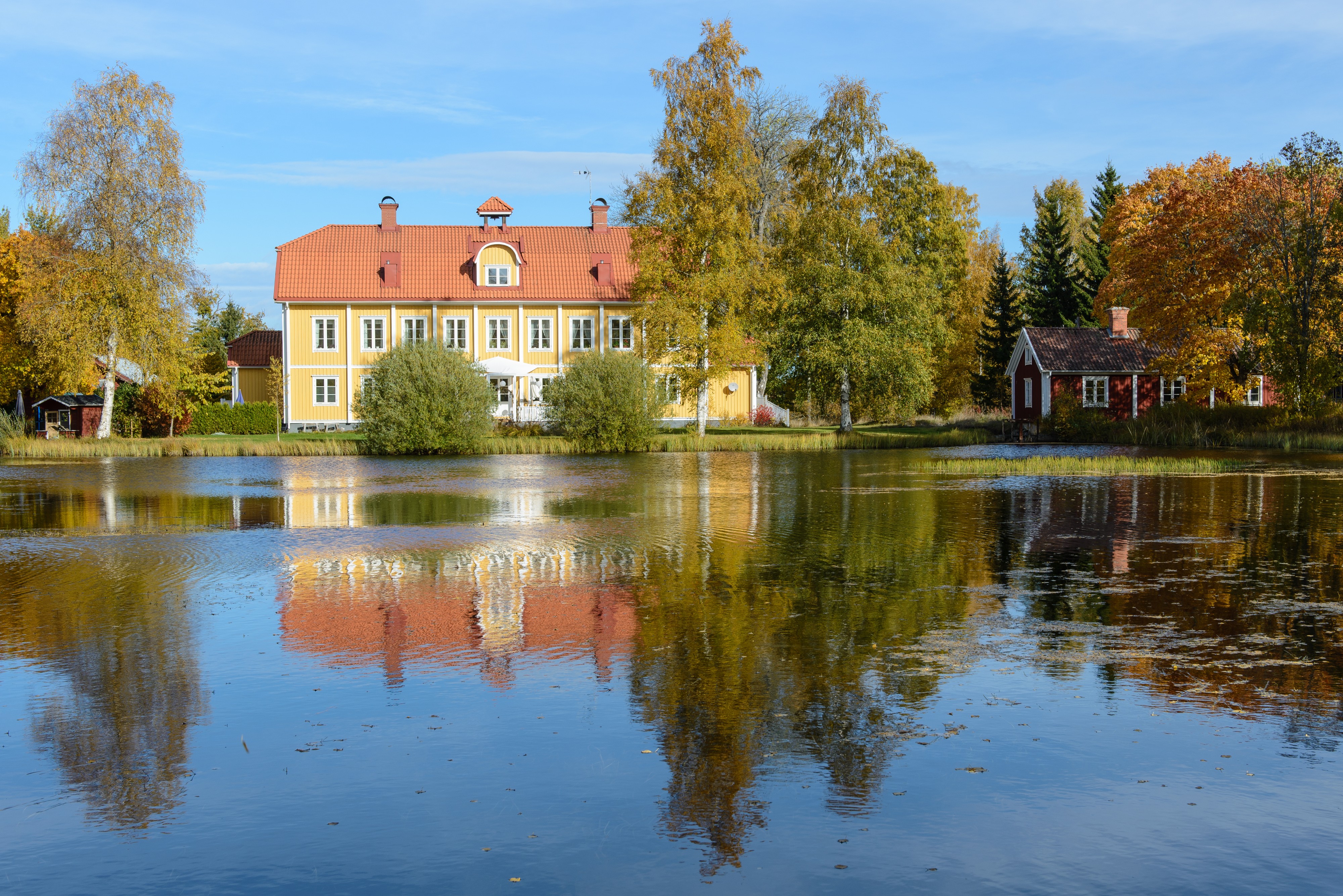 Bjurfors mansion autumn