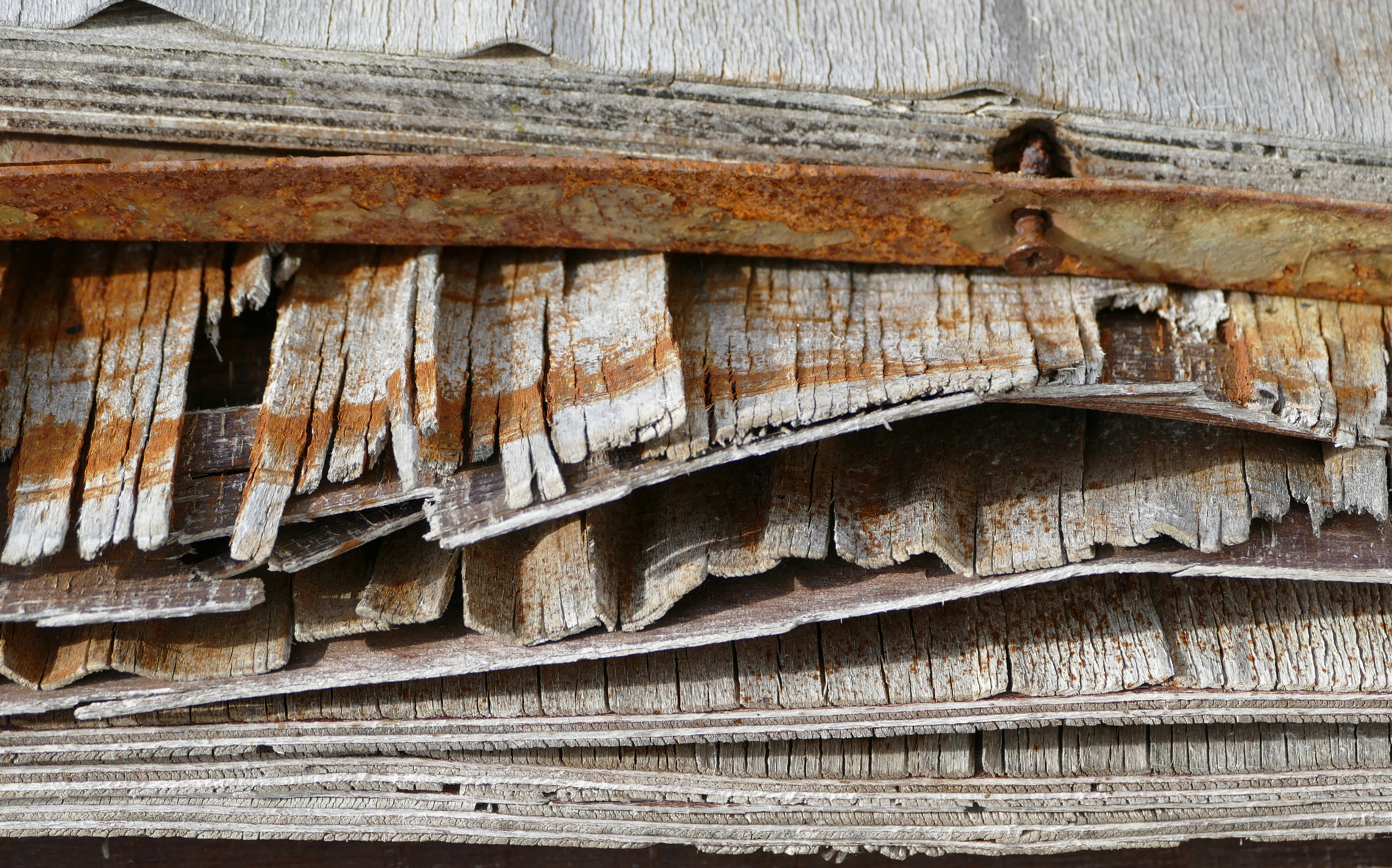 Weatherworn plywood table 3