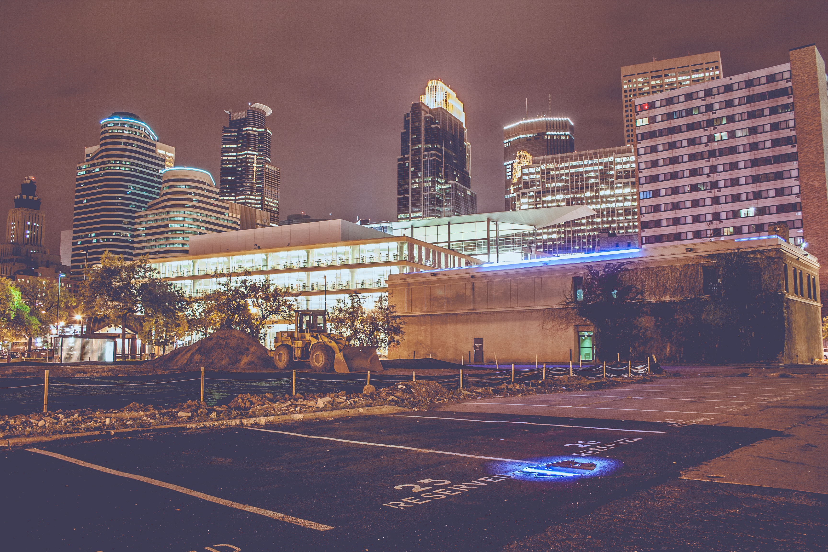 Central Library and Downtown Minneapolis Skyline, Minnesota (24074173246)