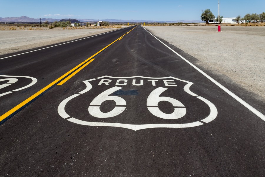 Amboy (California, USA) -- 2012 -- 5704