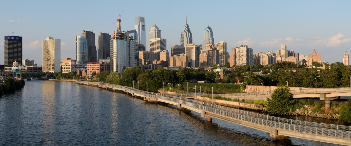 Philadelphia from South Street Bridge July 2016 panorama 1