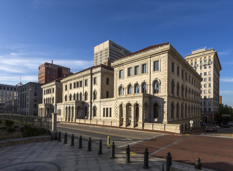 Richmond Federal Appeals Court and skyline VA2
