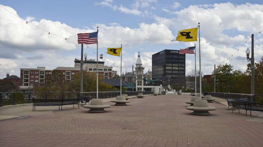 Vista de Lafayette desde el puente de Main St, Indiana, Estados Unidos, 2012-10-15, DD 02