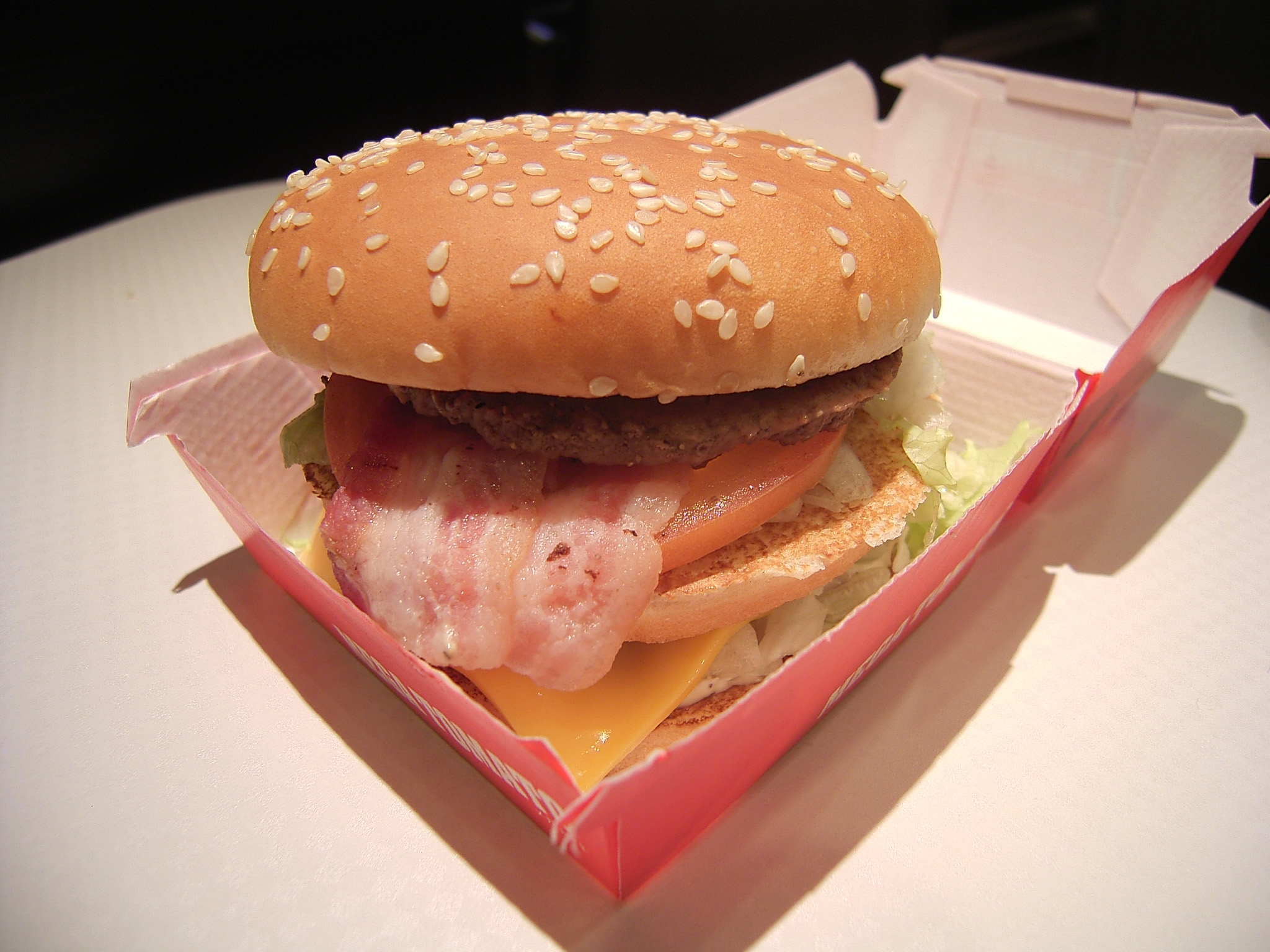 Mega-tomato McDonald's Japan-2