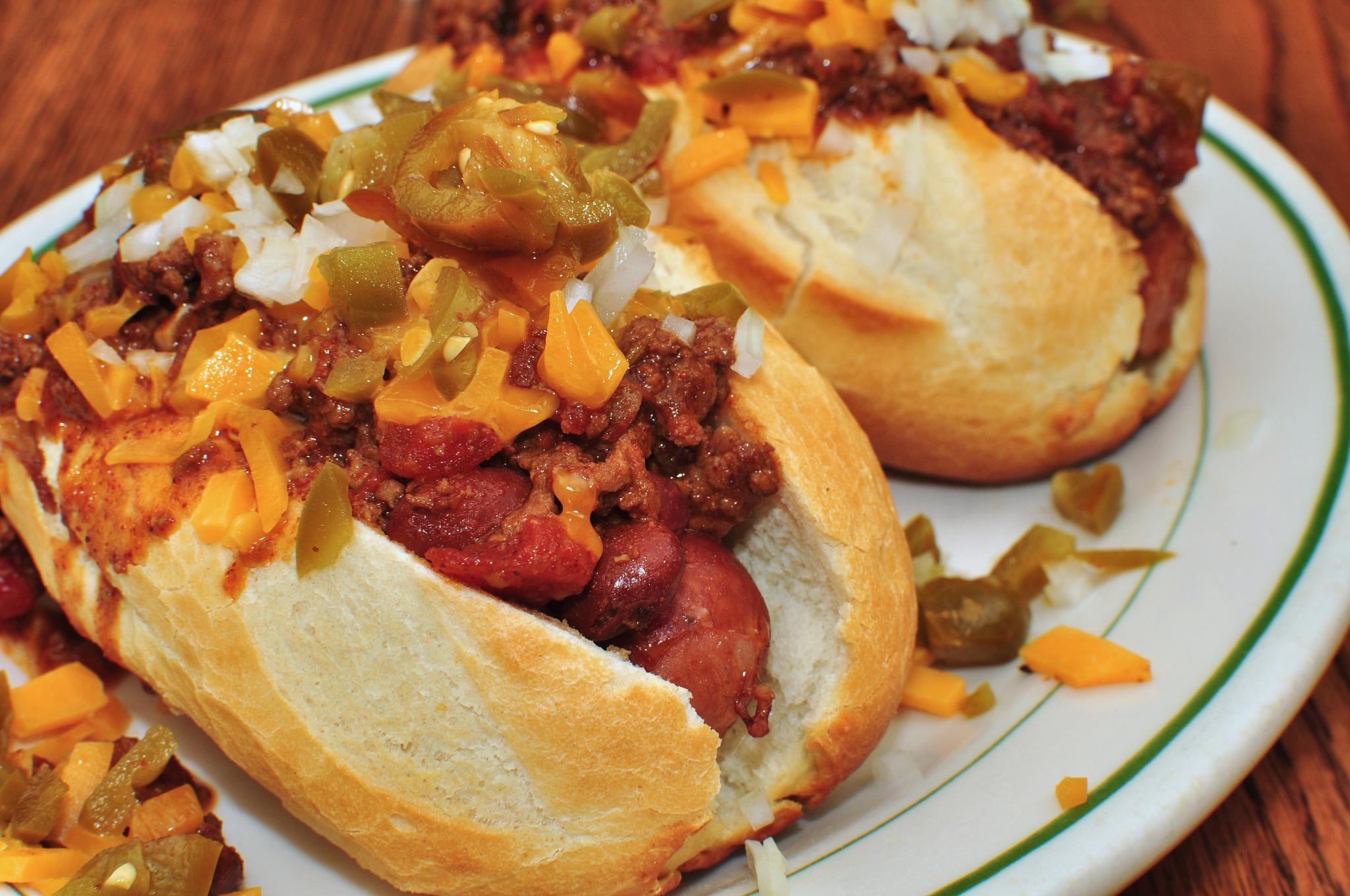 Mmm... chili dogs! (6929038709)