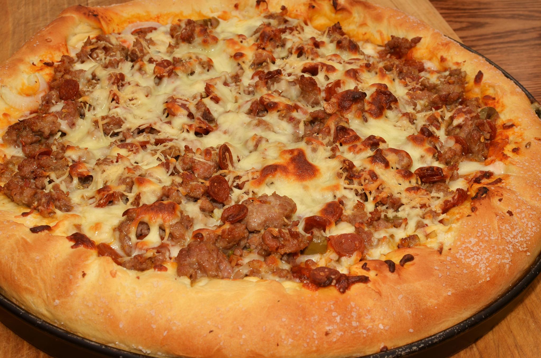 Mmm... sausage, onion, pepperoni, olives, cheeses (7478978920)