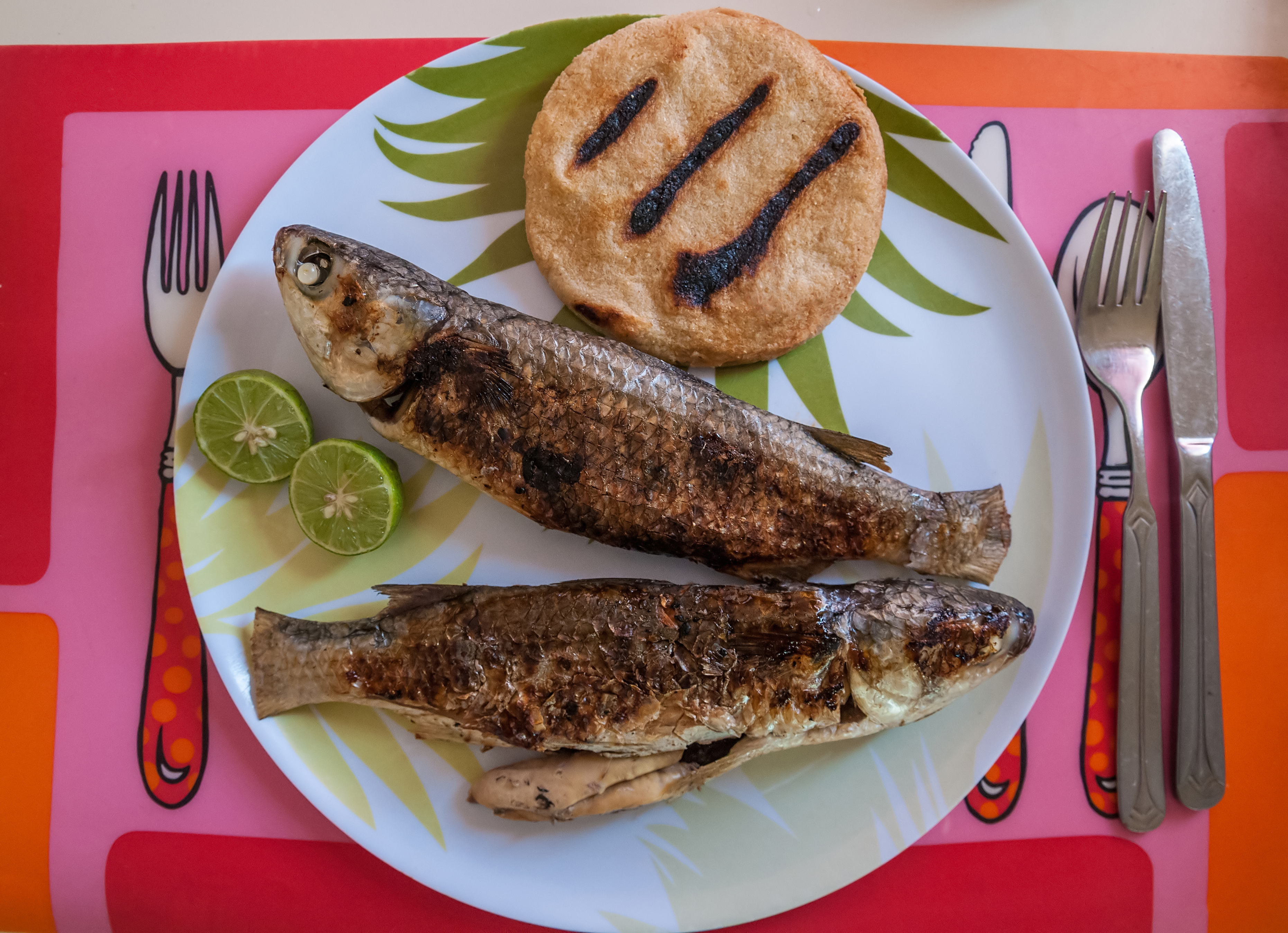 Pescado Lisa con Arepa, Comida Margariteña