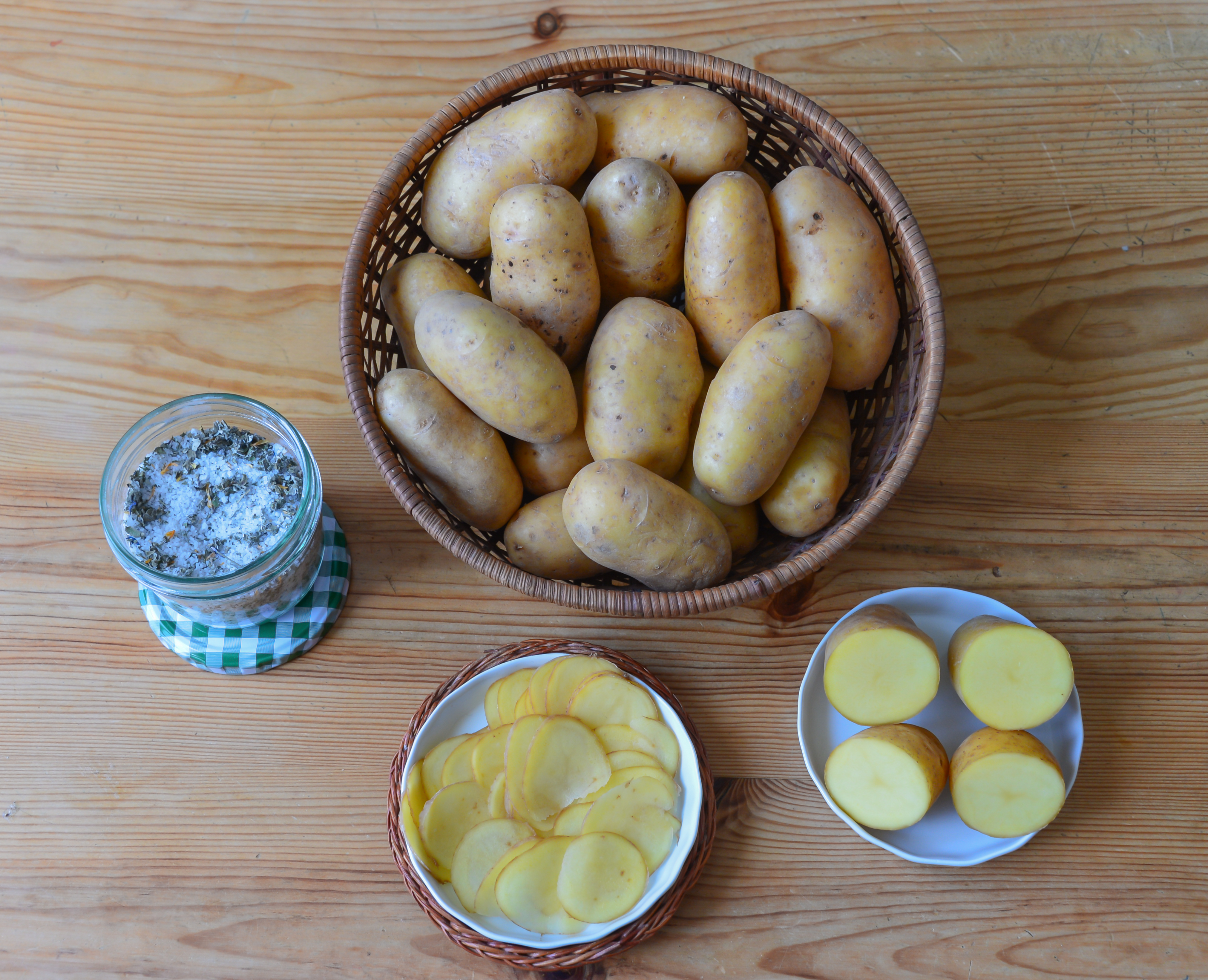 Poertschach Stillleben Kraeutersalz und Kartoffeln 02022015 9410