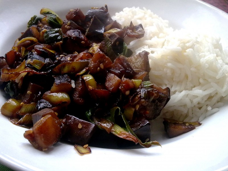 Berenjena, cebolla y acelgas con basmati (4518336874)